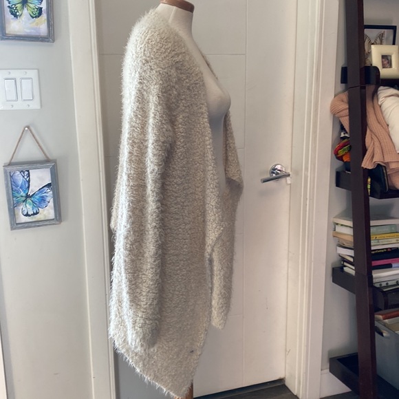 Seven sisters fuzzy sweater - Picture 5 of 7